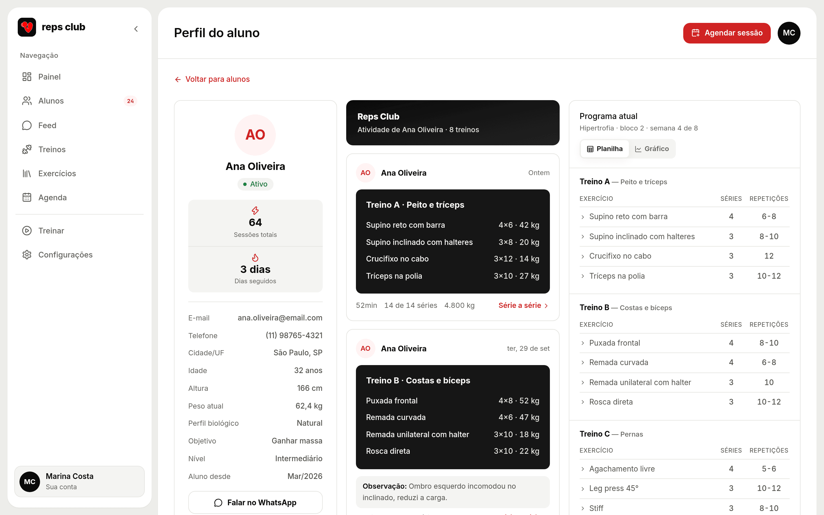O perfil do aluno: dados e sessões à esquerda, os treinos registrados no meio e o programa atual à direita